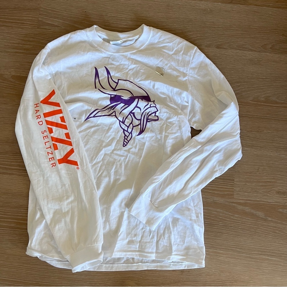 Brand NWT white vizzy seltzer Minnesota Vikings long sleeve tshirt